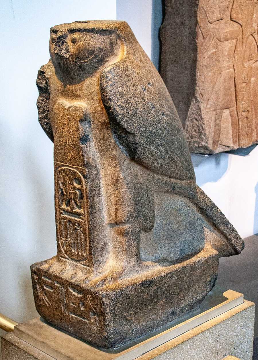 拉美西斯二世的隼神像